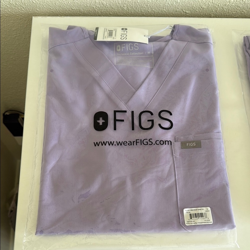 Men’s Figs Lavender Scrub Top